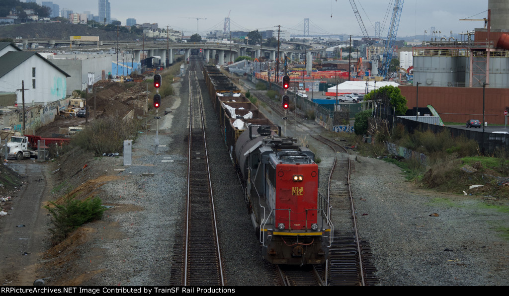 UP 1004 shoves to 22nd St